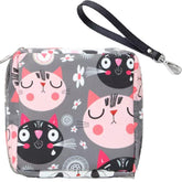 Adorable Pink Peri: trousse zippée et lanière pour sécuriser protections hygiéniques.