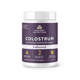 Ancient Nutrition Colostrum en poudre dans l’emballage, prêt à l’emploi.