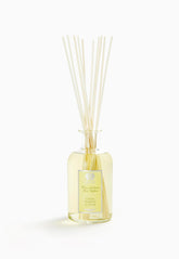 Diffuseur Antica Farmacista avec bouteille citron-verveine-cedre offrant une senteur durable.