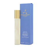 Aromathérapie Associates Deep Relax Roller sur les points de pouls pour une détente rapide.