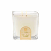 Bougie cube en verre Aromatique Amaryllis blanche et romarin, notes florales et herbacées pour une ambiance raffinée.