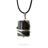 Ayana Wellness pendentif tourmaline noire brute protégant contre énergie négative