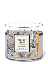 Bougie White Barn de Bath & Body Works, 3 mèches, lilas frais pour une ambiance printanière.