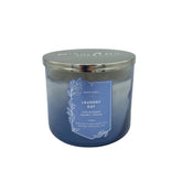 Bougie White Barn par Bath & Body Works, 3 mèches, huiles essentielles, parfum frais pour salon.