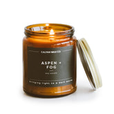 Calyan Aspen et Fog dans un verre ambré pour une ambiance chaleureuse.