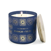 Calyan Wax Co. Indigo Yuzu: bougie en verre à 3 mèches, brûlage prolongé.