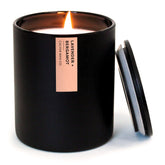 Bougie Calyan Wax Co. Lavande et Bergamote, verre noir, ambiance apaisante durable.