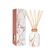 Capri Blue diffuseur marbre moderne avec bouteille en verre, ambiance chic.