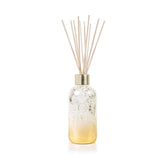 Capri Blue Glimmer diffuseur Volcano, bouteille en verre élégante et parfum durable dans le salon.