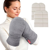 Gants Comfheat chauffants au micro-ondes sur la main pour chaleur humide.