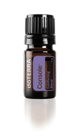 doTERRA Console montre la bouteille ambrée prête à diffuser un parfum réconfortant.