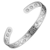 Feraco bracelet cuivre pour femmes, portrait élégant prêt à porter.