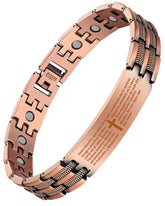 Bracelet Feraco Croix en cuivre porté au poignet, confort et style.