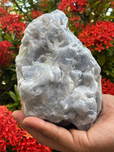 Calcite bleue brute GAF TREASURES, grand morceau pour affichage et énergie apaisante.
