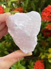 Calcite rose brute géante par GAF TREASURES, parfaite pour l'affichage décoratif et énergie apaisante.