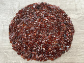 GAF TREASURES grenat orange: éclats naturels 2 oz pour décor durable et unique.