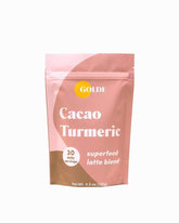 GOLDE Latte Superfood Cacao Turmeric dans une tasse chaude, réconfort sans sucre.