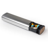 HigherHuman pilulier 7 jours en aluminium argenté avec compartiments.