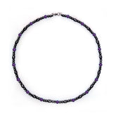 Collier magnétique Hion avec pendentif hématite et obsidienne, allure élégante au quotidien.