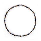 Hion collier magnétique en hématite, allure intemporelle et raffinée.
