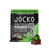 Poudre Jocko Fuel Mölk prête à être mélangée dans un shaker pour un shake après l’entraînement.