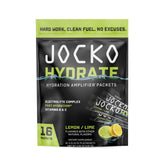 packets jocko fuel versés dans une boisson citron-vert pour hydratation rapide