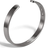 Bracelet magnétique MagnetRX en argent brossé, hypoallergénique et élégant pour un usage quotidien.