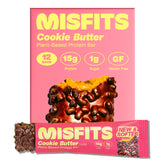 Barre protéinée végan Misfits Speculoos tenue en main, parfaite pour une collation rapide.