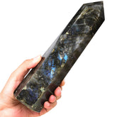 MOGEMT Pointe-obélisque Labradorite, gros plan, énergie protectrice pour l'espace.