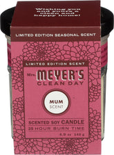 Bougie de soja Mum de Mrs. Meyer’s dans un verre clair, ambiance chaleureuse.