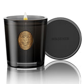 Bougie M&SENSE au soja Crisp Chill en verre noir, ambiance chaleureuse et élégante.