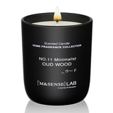Bougie M&SENSE cire de soja Oud Wood dans pot-verre élégant, ambiance raffinée.