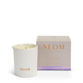 NEOM Bougie Huile Massage : peau hydratée et douceur nocturne.