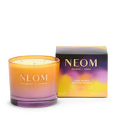 NEOM Cosy Nights Bougie 3 mèches, lumière chaleureuse pour une ambiance confort.