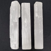 New Age Imports, Inc. baton sélénite 4 pouces, parfait pour méditation et protection intérieure.