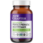 Le produit New Chapter Perfect Prenatal dans une bouteille ouverte, pratique à emporter