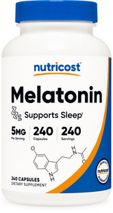 Nutricost Mélatonine: bouteille de 240 capsules prête pour votre routine nocturne.
