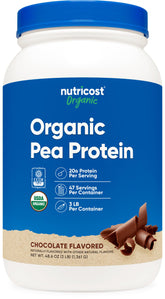 Nutricost Poudre de pois bio chocolat dans une bouteille prête à boire.