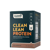 Nuzest protéine pois poudre chocolat riche, shake protéique doux et nourrissant.