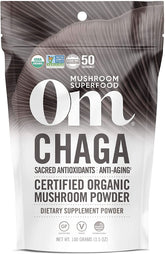 Om Mushroom Superfood Chaga en poudre dans un bocal pour un apport antioxydant naturel