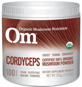 Om Mushroom Superfood Cordyceps poudre bocal — énergie potentielle dans une boisson.