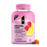 Gros plan sur l'emballage ONE A DAY Prenatal Gummies, pratique et facile à ranger.