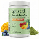 Optiverd Greens en poudre mangue versé dans un shaker, énergie naturelle