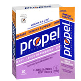 Propel Immunité Poudre citron-framboise dans un tub, pratique à emporter.