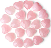 Cœur en quartz rose QINJIEJIE, miniature et prêt à glisser dans la poche pour méditation et énergie.