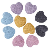 Rockcloud: coeurs lave teintees, pierres poreuses prêtes à diffuser un parfum doux.