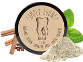 SIMPLY SOONEY poudre dentaire dans pot ambré sans BPA, pratique pour un brossage vegan sans fluorure.