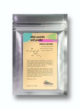 Talsen Chemicals Acide éthylascorbique en poudre, texture fine et prête à l’incorporation.