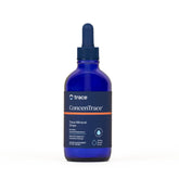 Trace Minerals ConcenTrace gouttes dans un verre d'eau pour une hydratation optimale.