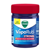 Vicks VapoRub: bouteille de 50 ml prête à l’emploi, pratique pour le rhume.